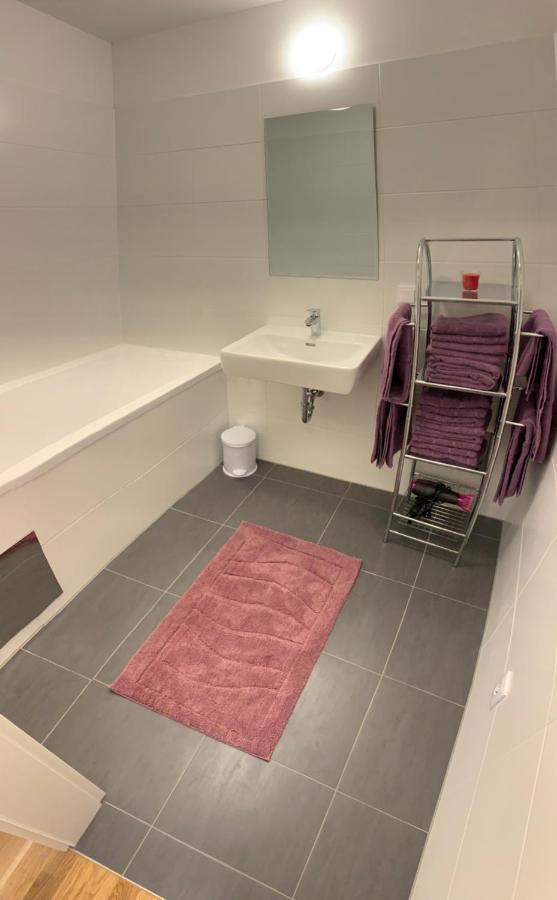Modern Airconditioned City Close To Vic Apartament *